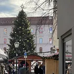 Goldenkey Am Rathausplatz Neu Eingerichtet *