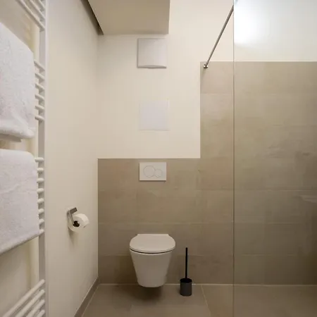 Goldenkey-Suites - New Luxury Suite 'Augusta Vindelicum' - Air Conditioning - Elevator - Prime Location At Augsburg Town Hall Square