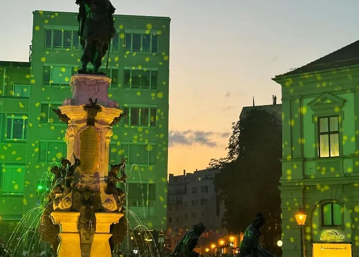 Appartement Goldenkey Am Rathausplatz Neu Eingerichtet *