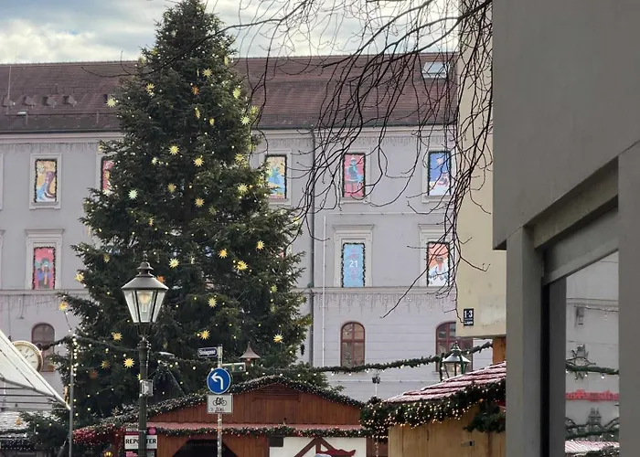 Goldenkey Am Rathausplatz Neu Eingerichtet *